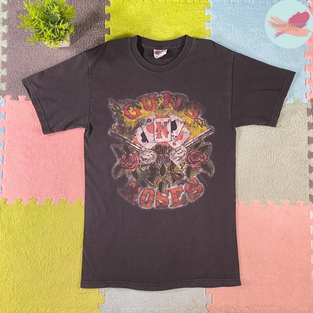 Vintage Guns N’ Roses Revolvers Flowers & Burning Aces Logo T Shirt on Hanes Tag
